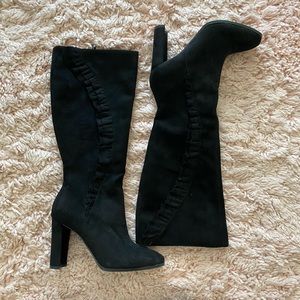 Suede Boots with fringe detail